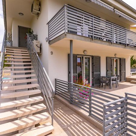 Apartments Pivas Malinska Exterior photo